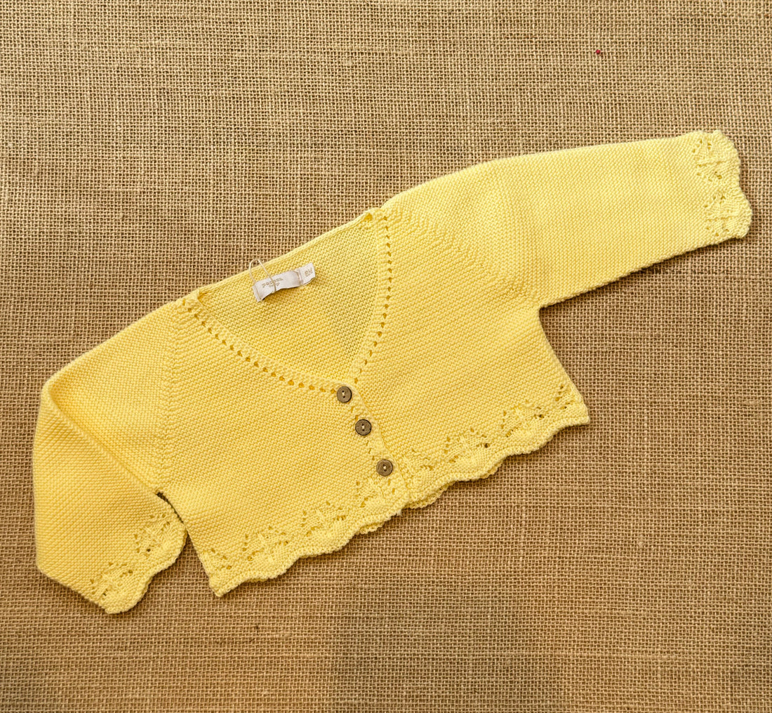 Chaqueta corta punto de algodón amarillo mantequilla